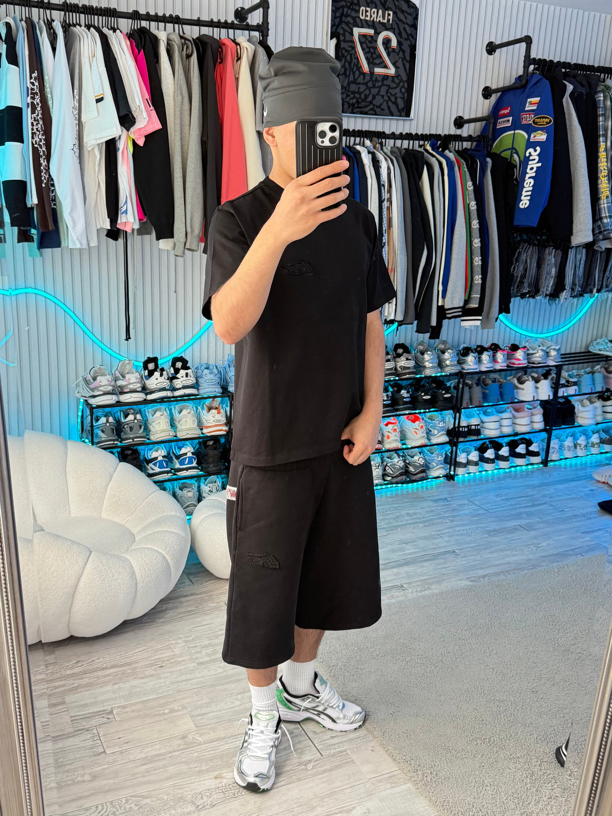 BLACK BASIC TEE — image 2